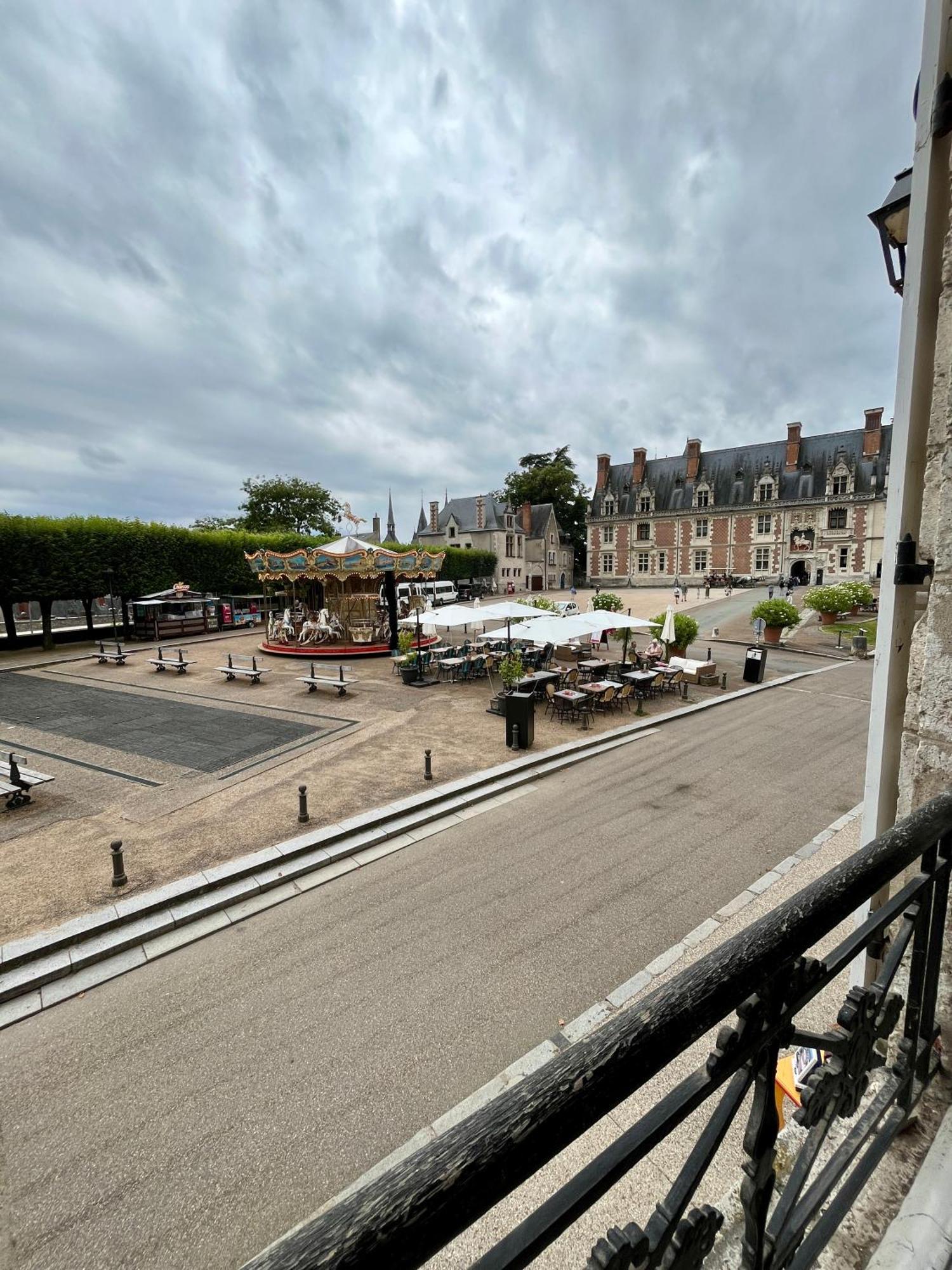 La Place Du Chateau - Vue Exceptionnelle Sur Le Chateau De Blois Kültér fotó