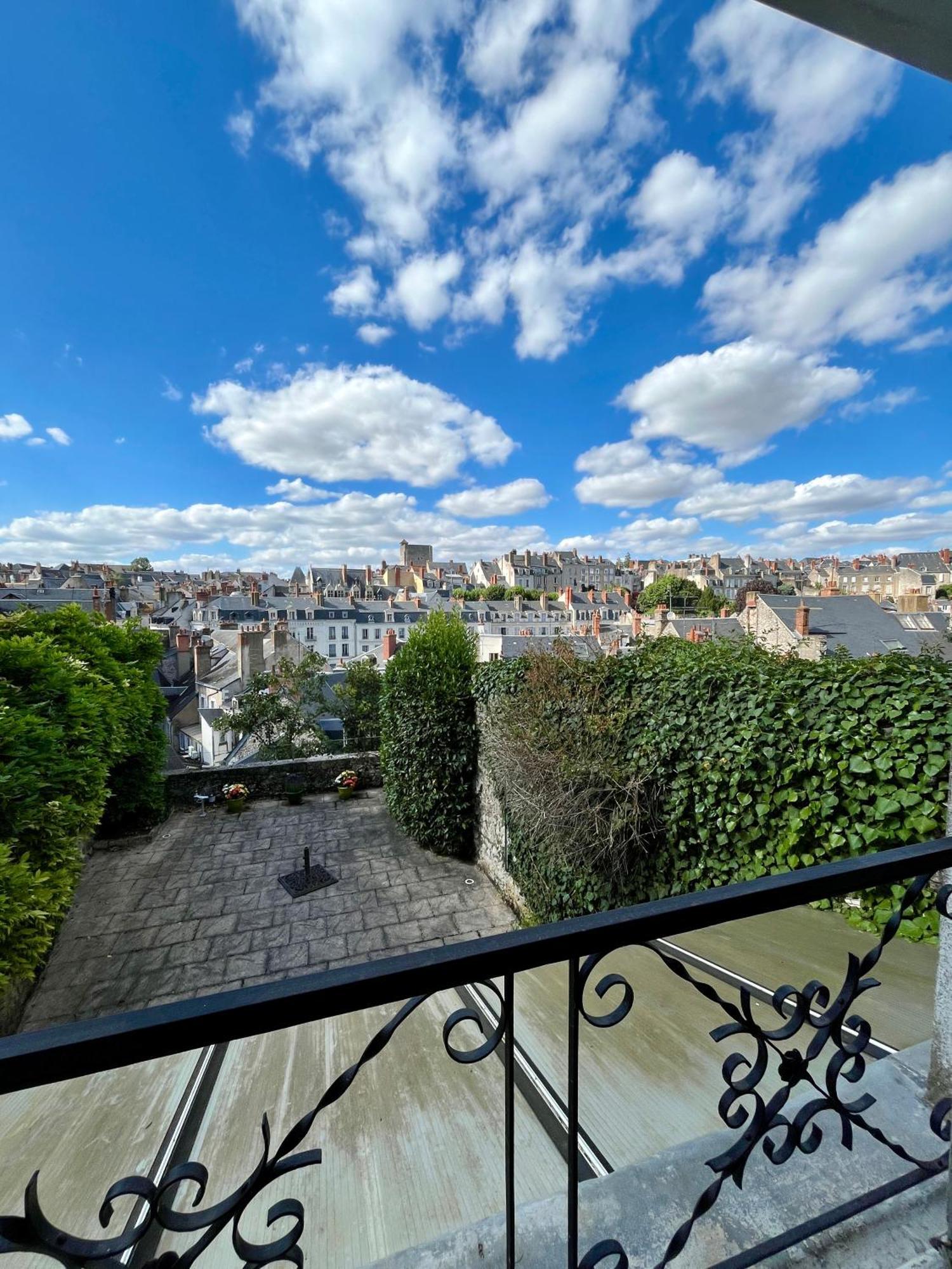 La Place Du Chateau - Vue Exceptionnelle Sur Le Chateau De Blois Kültér fotó